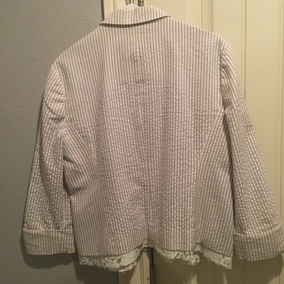 Cream & white seersucker 3/4 blazer - Picture 5 of 5